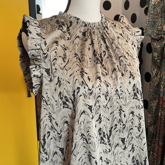 NWT Grade & Gather Satin Swirl Ruffle Tank Sleeveless Top Blouse Olive - Picture 3 of 8